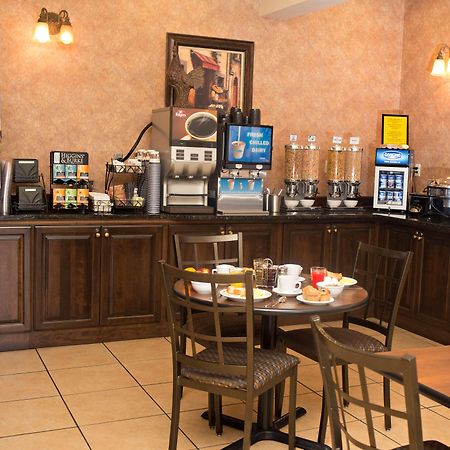 ベスト ウェスタン プラス フレデリクトン ホテル アンド スイーツ エクステリア 写真